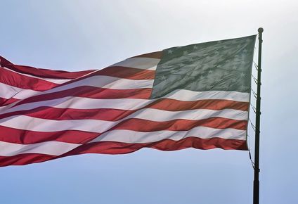 Aprende cómo obtener la Green Card, visa de prometido, asilo y más para vivir legalmente en Estados Unidos.