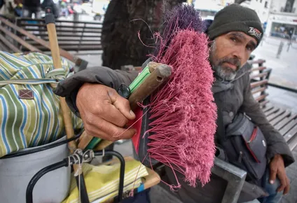 la vida en situacion de calle en tiempos de pandemia: menos changas y sin tapabocas