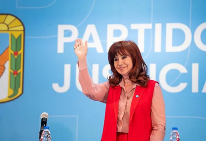 Cristina Kirchner publicó un gráfico que muestra la participación de los asalariados en el Producto Bruto Interno (PBI) de Argentina entre 1935 y 2024.
