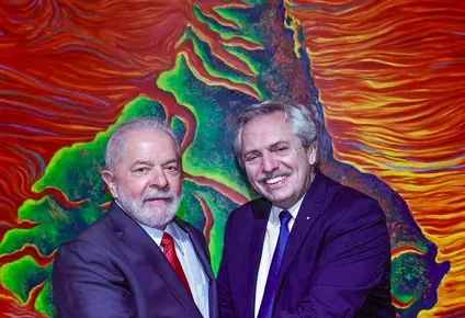 Lula y Alberto Fernández celebrando la victoria