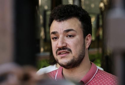 Un juez federal ha bloqueado temporalmente la deportación de Mahmoud Khalil.