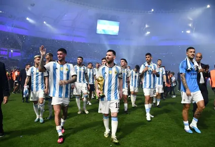 La selección argentina dio la vuelta olímpica en el estadio de Santiago del Estero