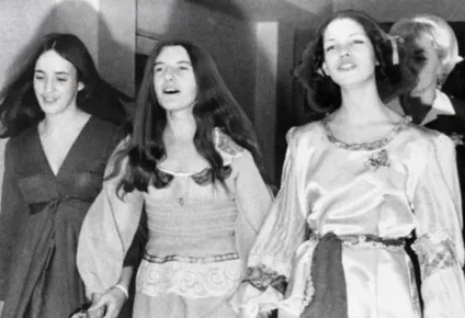 Susan Atkins, Patricia Krenwinkel y Lesli Van Houten, durante los juicios en su contra por los asesinatos de agosto de 1969.