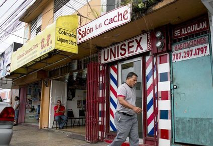 Barrio Obrero es un epicentro de la comunidad dominicana en Puerto Rico. Las redadas de ICE han detenido el comercio en la zona y generan temor entre sus residentes.