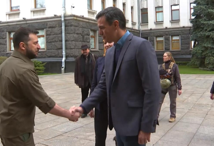 El presidente del Gobierno español, Pedro Sánchez recibe a su homólogo ucraniano, Volodimir Zelenski