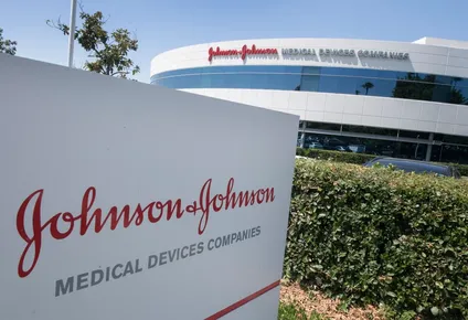 johnson & johnson detuvo ensayos por enfermedad inexplicable de un participante