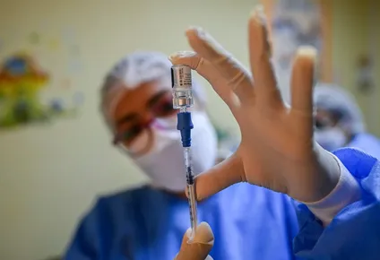 Los responsables de dejar vencer las dosis por no aplicarlas a tiempo fueron cadenas de farmacias y de centros comerciales, así como los gobiernos federales y estatales y otras entidades públicas territoriales.