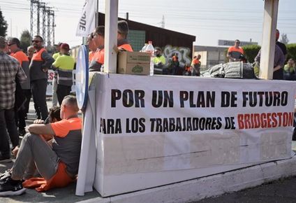 Protesta de trabajadores de Bridgestone tras los anuncios de despidos