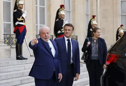 Lula da Silva exhortó a la UE desde París a dejar de lado la “arrogancia” y cerrar un acuerdo de libre comercio