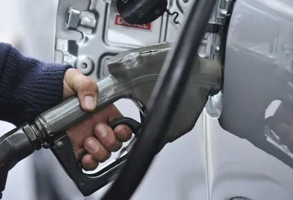 ¿nafta y gasoil congelados en noviembre? ursea publico su informe de precios
