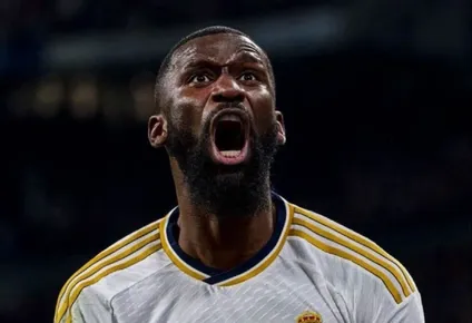 Rudiger en rueda de prensa.