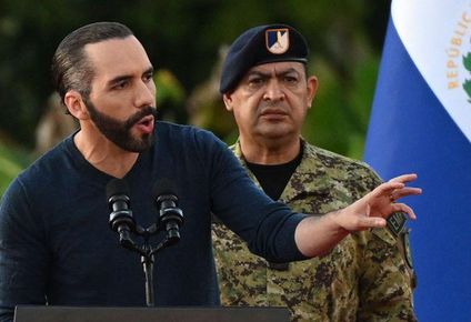 El presidente de El Salvador, Nayib Bukele, ha llevado a prisión a miles de hombres acusados de ser parte de las pandillas.