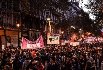 Miles se movilizaron en el centro porteño