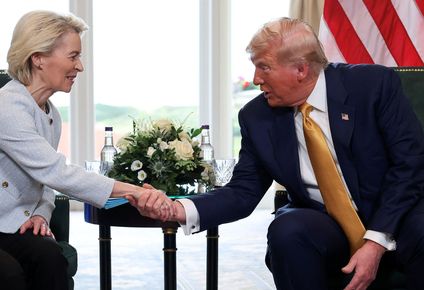 La presidenta de la Comisión Europea, Ursula von der Leyen, y el presidente de EE.UU., Donald Trump, sellaron el acuerdo.
