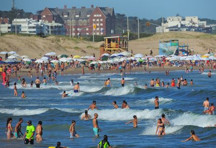 mira lo que santander tiene para ofrecerte en actividades y servicios de playa este verano
