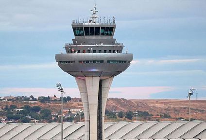 Torre de control del aeropuerto Adolfo Suárez de Madrid.