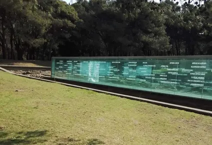 Vandalización del memorial a los detenidos desaparecidos en el Cerro