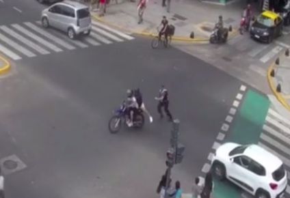 una banda de motochorros fue capturada tras hacerse con un botin de 30 millones de pesos y 104 mil dolares