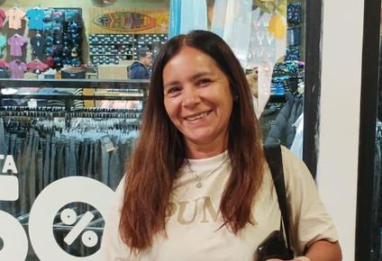 La argentina Carolina viajó desde Mendoza a Chile y consiguió productos más baratos que en su país.