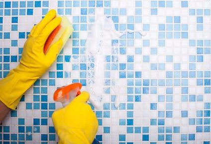 Vinagre blanca, muy eficaz a la hora de la limpieza de los azulejos.&nbsp;