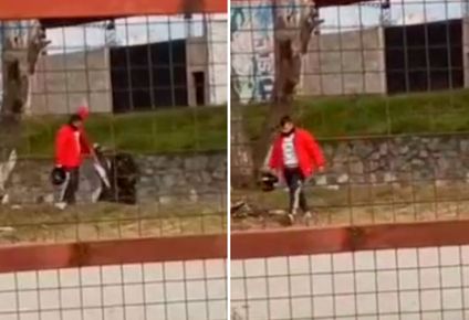 video | no le arrancaba la moto, se enojo y la tiro a un canal de agua: ataque de nervios