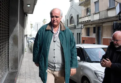 El exsenador Gustavo Penadés a la llegada al juzgado. Archivo