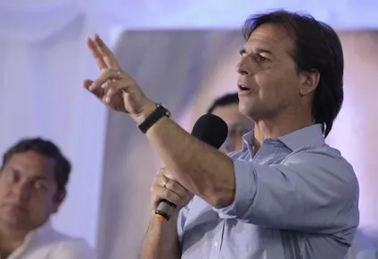 lacalle pou: gobierno demuestra que se va a ir de la manera mas indigna
