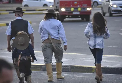 el uruguay del diputado de la camiseta  de cuba y el nene de la tahona: ojo por ojo