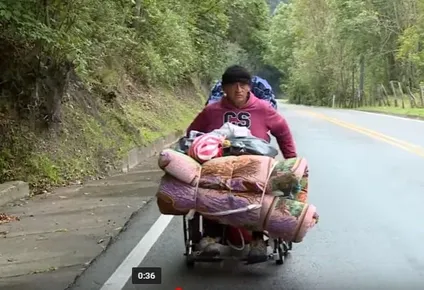 la odisea de un venezolano paraplejico para buscar medicina en colombia
