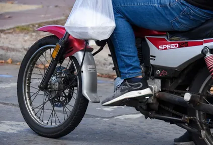 Archivo: moto por las calles de Montevideo