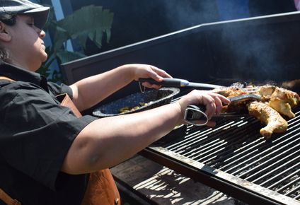 Pollo a las brasas, degustación promovida por el INAV, en la Expo Rural del Prado.