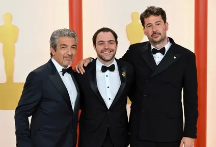 Ricardo Darín, Peter Lanzani y Santiago Mitre en la alfombra de los premios Oscar