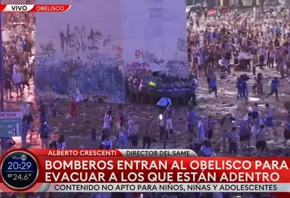 incidentes en el obelisco entre la policia y los hinchas argentinos