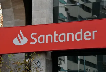 clientes de santander denuncian movimientos en sus cuentas que ellos no realizaron