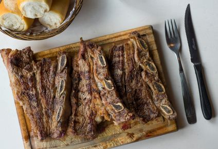 Carne: en Uruguay el consumo de proteínca cárnica lo lidera, por lejos, la de la especie bovina (es el 50% del total).