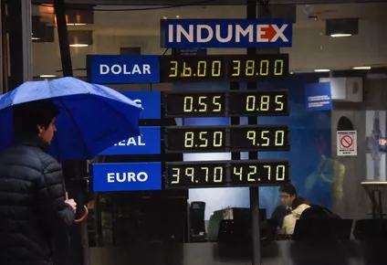 bcu vendio us$ 21 millones y estabilizo la cotizacion del dolar
