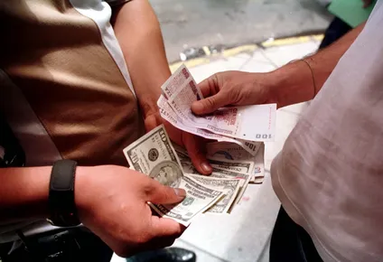 asi abrieron las distintas cotizaciones del dolar en argentina este lunes 8 de mayo
