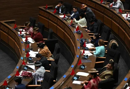 El Congreso, no obstante, aún no abordó la exigencia de campesinos y parlamentarios afines a Morales, que consiste en aprobar el inmediato cese de 26 jueces.