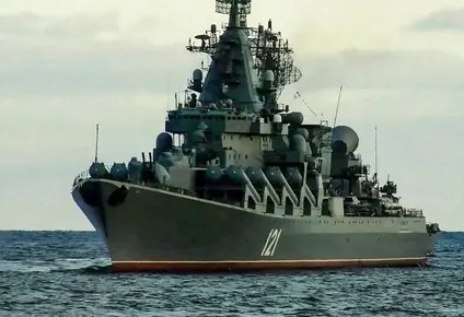 Un crucero ruso durante los ejercicios navales del Mar Negro en las afueras del puerto de Crimea de Sebastopol.