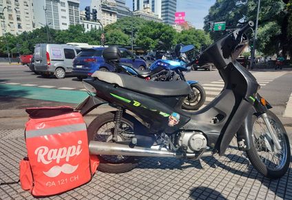 la policia de la ciudad detuvo a dos venezolanos armados que se hacian pasar por deliverys para robar