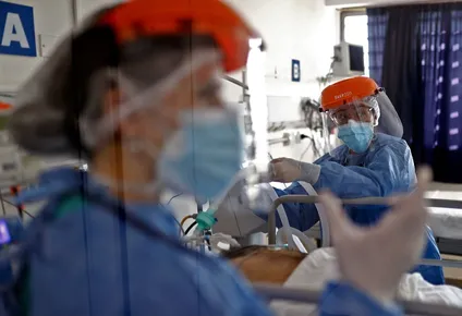 Los pacientes en CTI aumentaron levemente esta semana