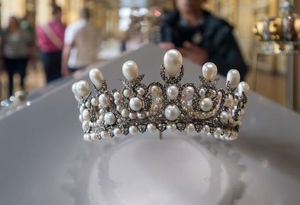 La corona de la emperatriz Eugenia, uno de las piezas que fue robada en el Museo del Louvre