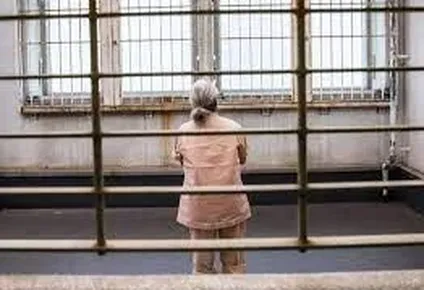 Según datos del Ministerio de Justicia de Japón, en 2021 había casi 4.000 mujeres presas en el país, el 20% de ellas, ancianas.