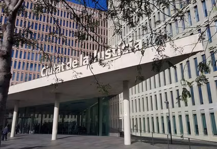 Entrada principal de la Ciudad de la Justicia de Barcelona