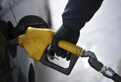 La nafta y el gasoil suben $ 3 por litro después de cuatro meses