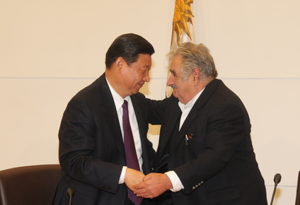 El presidente Chino Ji Xinping y el entonces presidente José Mujica en un encuentro.