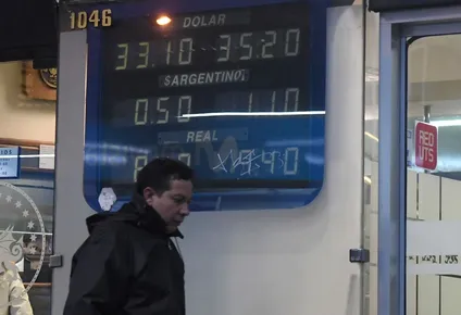 se pincha el dolar: bajo 63 centesimos y la venta del brou quedo abajo de $ 35