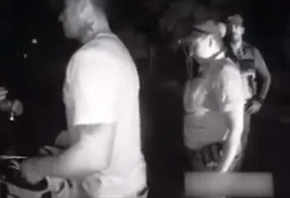 un video de la policia desacredita parte de la denuncia del funcionario municipal