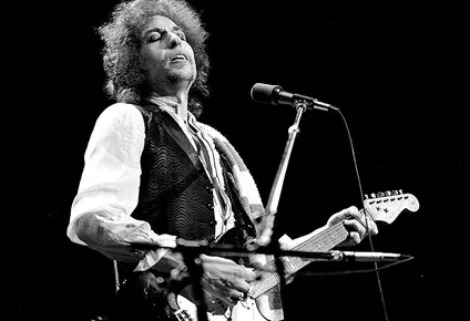 rough and rowdy ways: bob dylan aun preserva sus modales rudos y ruidosos