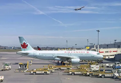 mujer se queda dormida en pleno vuelo y se despierta abandonada en el avion